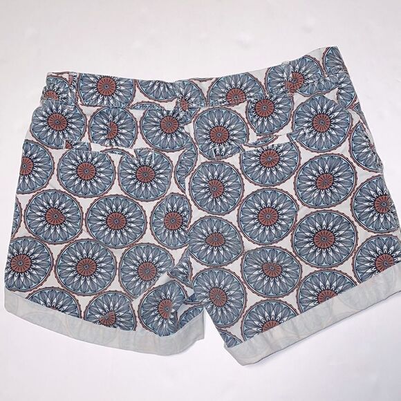 Banana Republic medallion print cuffed shorts with pockets size 2 - Picture 2 of 13